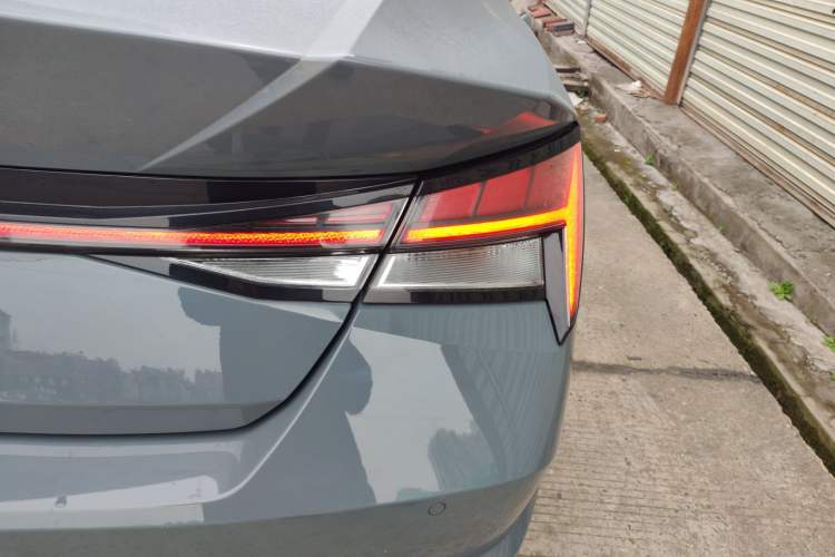 Used Hyundai Elantra 2021 1.5L CVT LUX Prestige Edition
