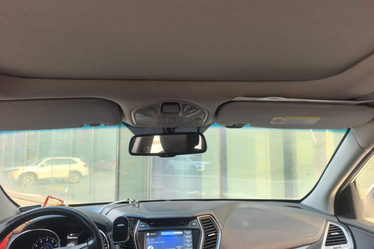 Used Hyundai Santa Fe 2015 2.4L Automatic All-Wheel Drive Smart Version 5 Seats