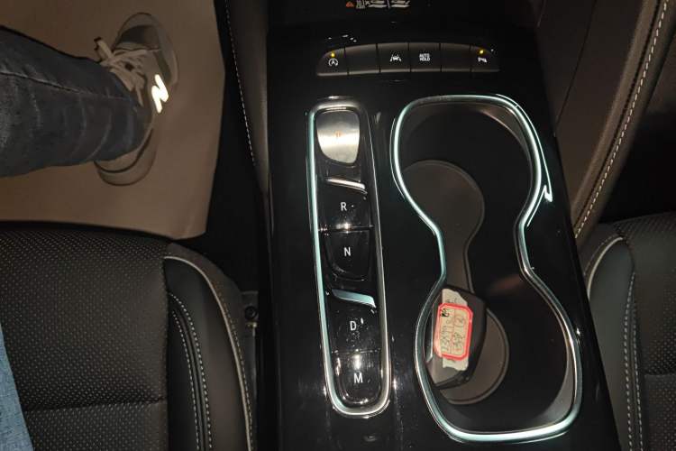 Used Buick Envision 2023 Encore S 652T Two-Wheel-Drive Luxury Model
