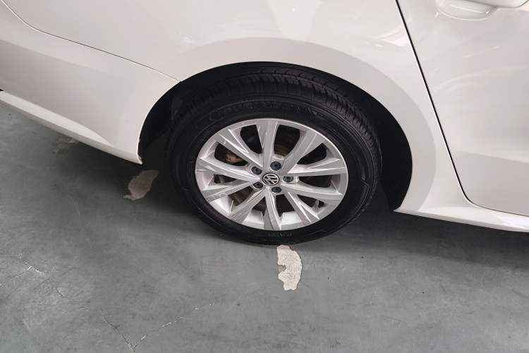 Used Volkswagen Lavida 2017 1.6L Automatic Comfort Edition
