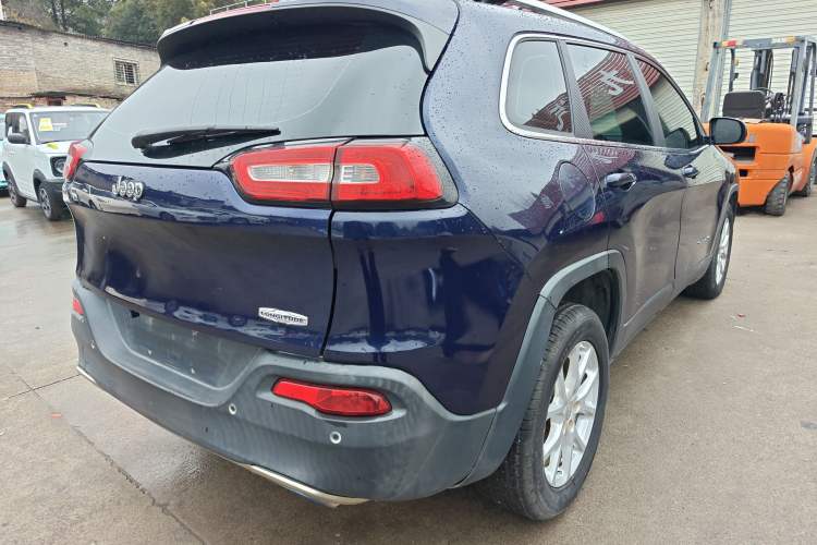 Used  Cherokee 2016 2.4L Leading Edition
