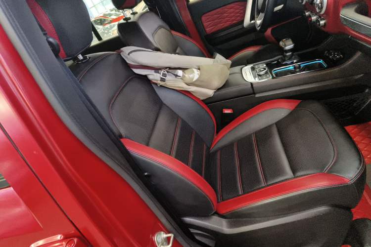 Used Beijing Auto BJ40 2023 2.0D Automatic Four-Wheel Drive Blade Hero Edition Adventurer Type
