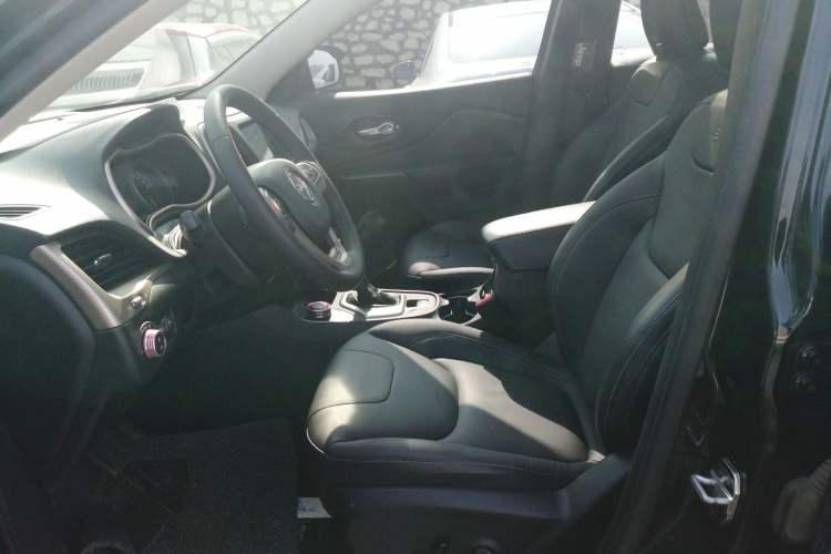 Used  Cherokee 2016 2.4L Professional Smart Version