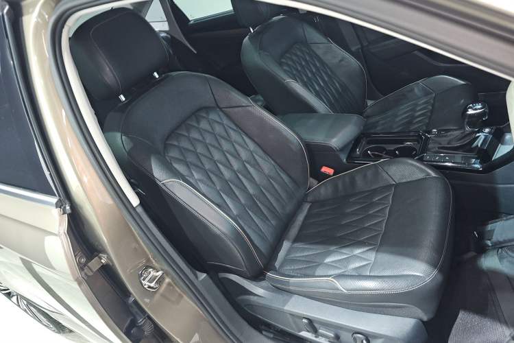 Used Volkswagen Passat 2019 330TSI Luxury Edition China VI