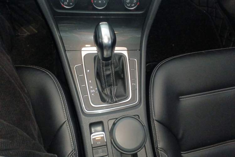 Used Volkswagen Golf 2017 1.6L Automatic Comfort Million-Vehicle Anniversary Edition
