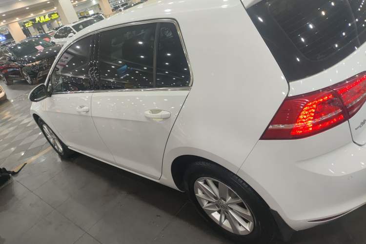 Used Volkswagen Golf 2016 1.6L Automatic Fashion Model
