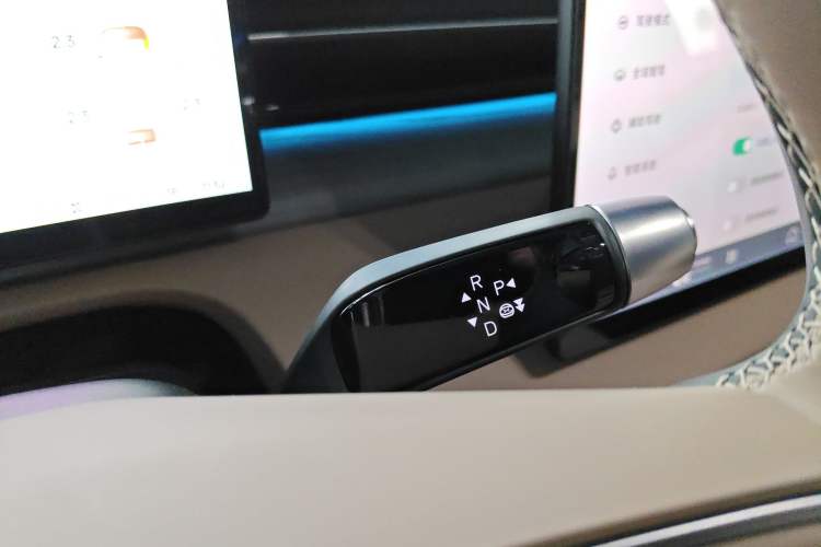 Used XPeng X9 2025 740 Ultra-Long Range Max
