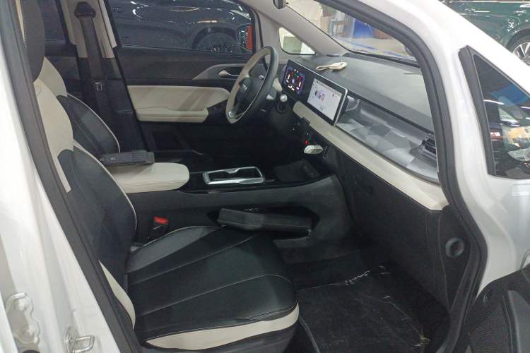 Used Geometry E Firefly 2023 320KM Cute & Handsome Tiger 5 Seats