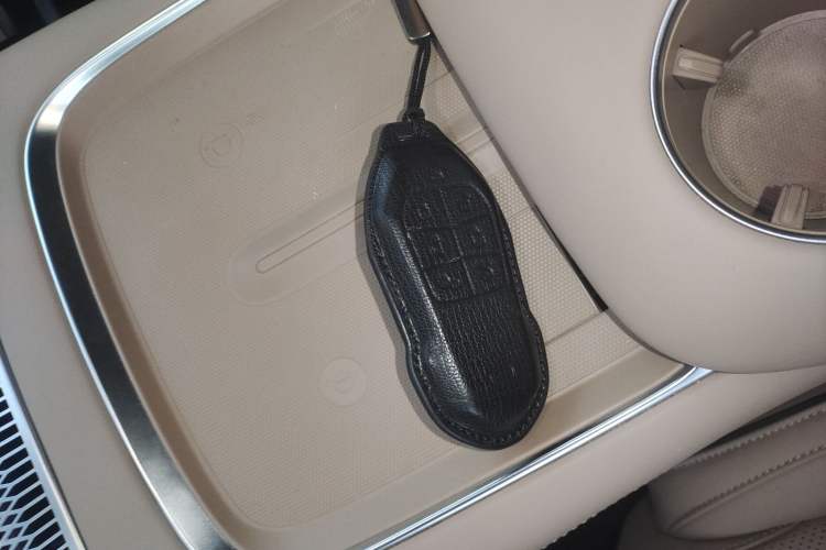 Used XPeng X9 2024 640 All-Wheel Drive High-Performance Max
