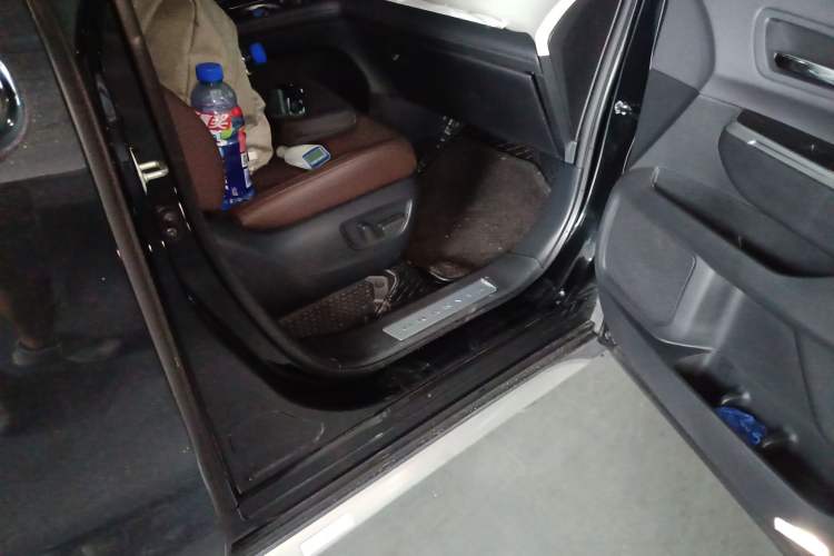 Used Toyota Granvia 2023 2.5L Hybrid Flagship VIP Edition
