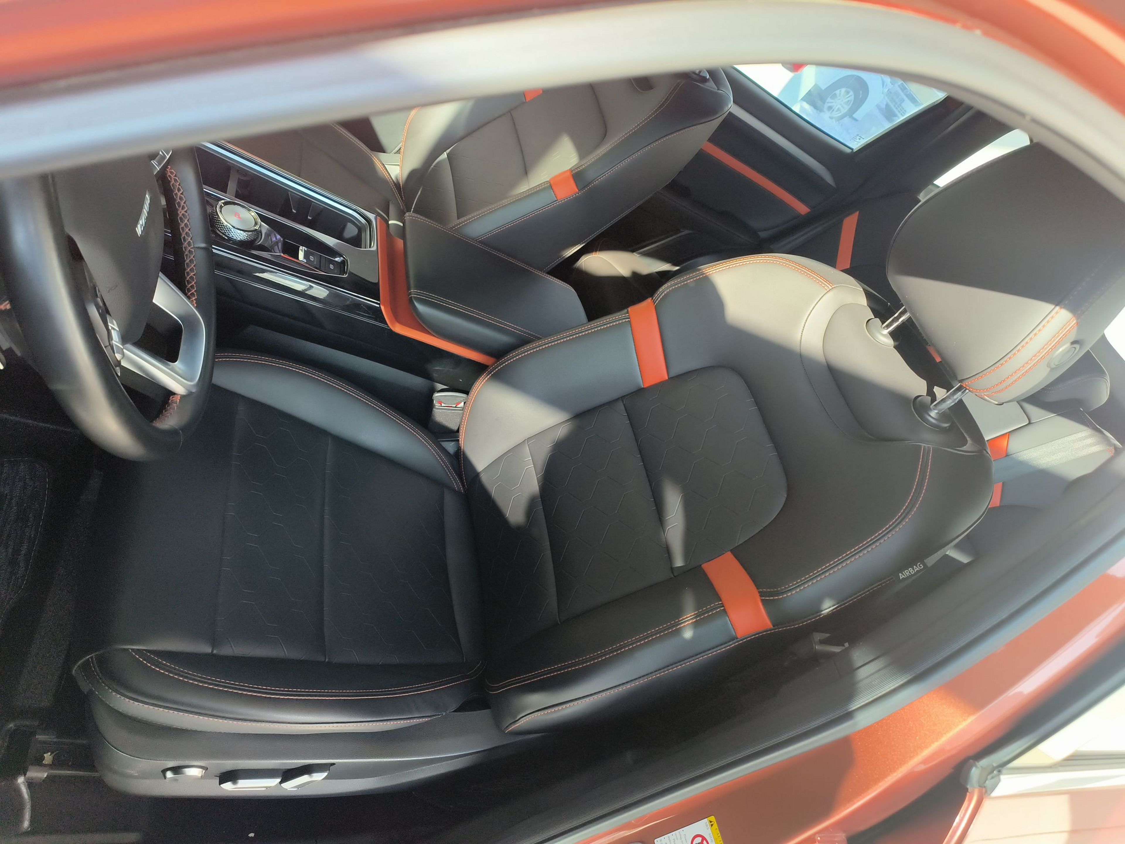 Переднее сиденье в автомобиле