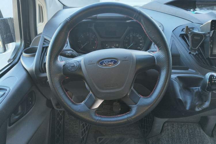 Used Ford Transit 2019 2.0T Diesel Multi-Purpose Commercial Vehicle Short Wheelbase Low Roof 6-Seater China VI Standard