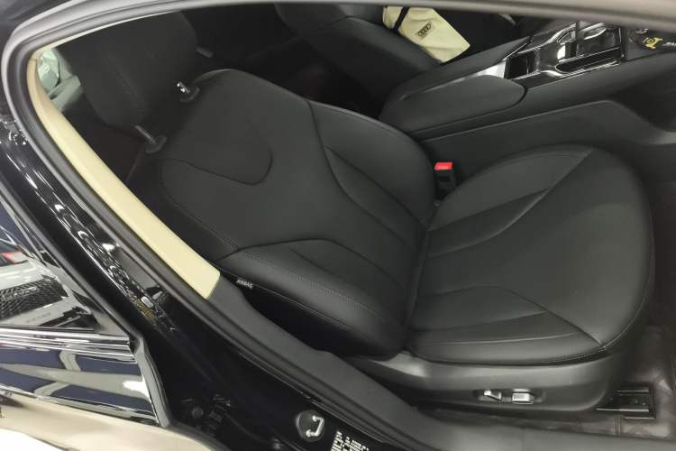 Used Hongqi E-QM5 2022 431 km Charge & Enjoy Edition
