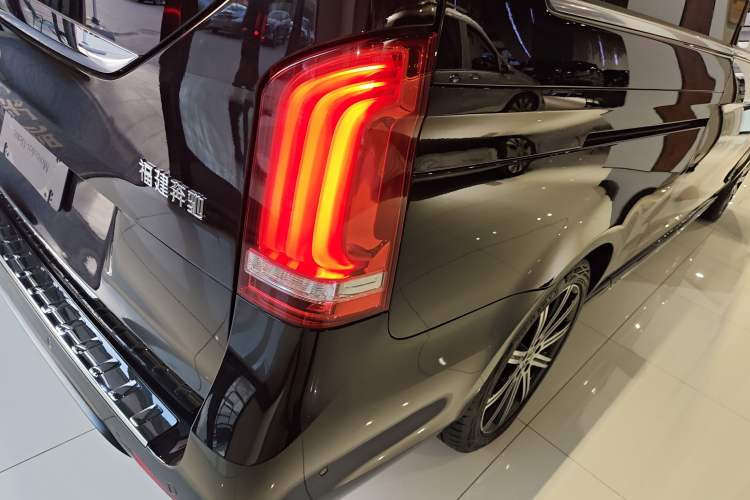 Used Mercedes-Benz V-Class 2022 V 260 L Long-wheelbase Luxury Edition