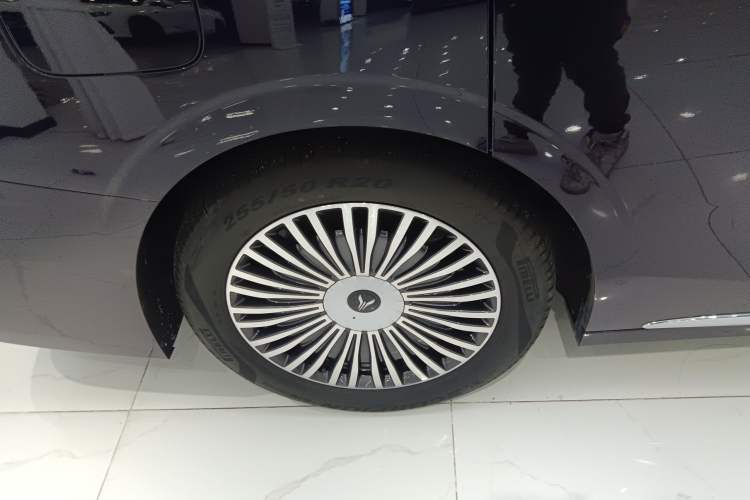 Used VOYAH Dream 2025 PHEV Four-Wheel-Drive Flagship Kunpeng Edition
