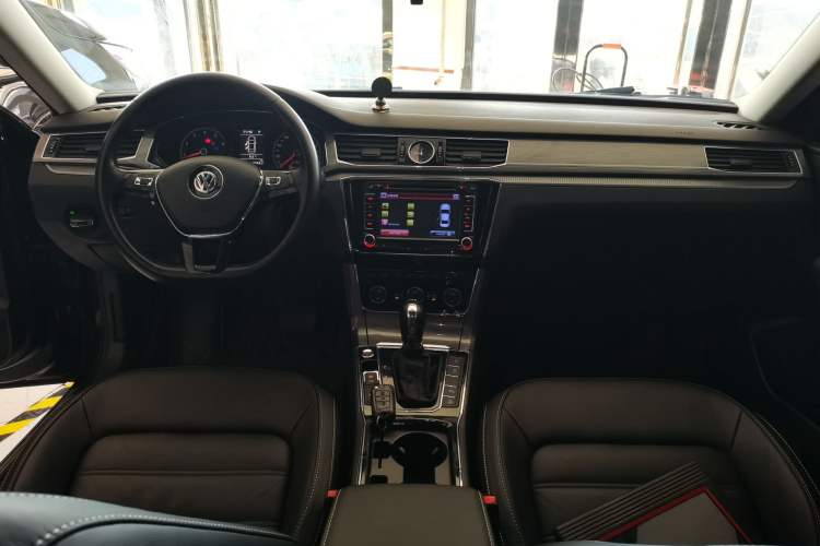 Used Volkswagen Passat 2017 330TSI DSG Luxury Edition
