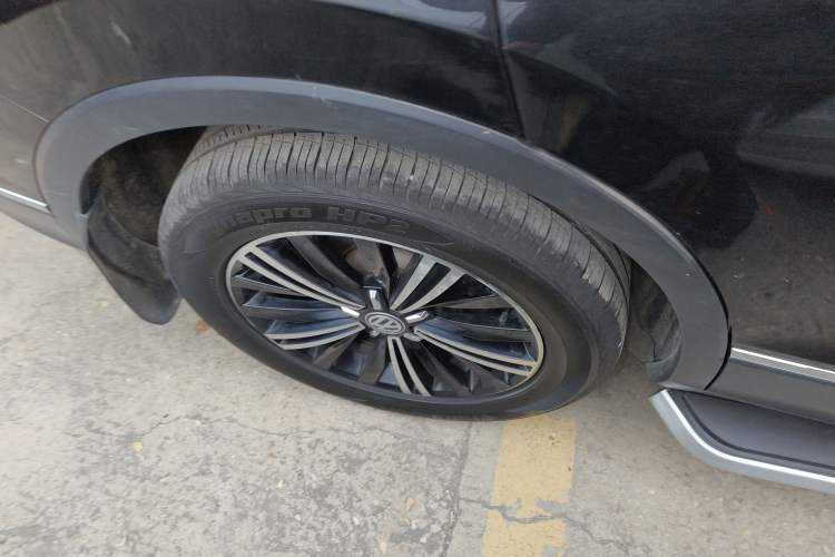 Used Volkswagen Tiguan L 2019 Updated Version 330TSI Automatic Two-Wheel Drive Panoramic Comfort Edition China VI Standard
