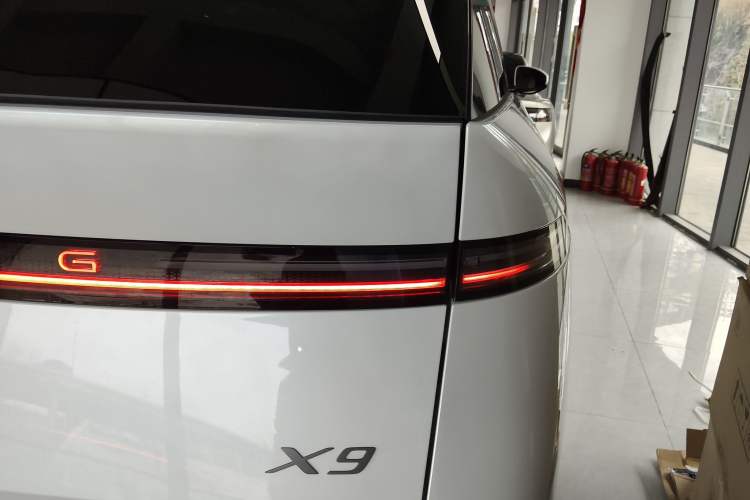 Used XPeng X9 2025 740 Ultra-Long Range Max
