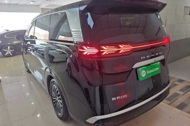 Used Denza D9 2022 DM-i 1040 Prestige Model