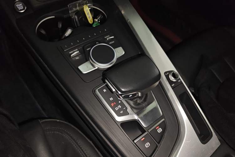 Used Audi A4L 2018 30th Anniversary Edition 40 TFSI Fashion Model
