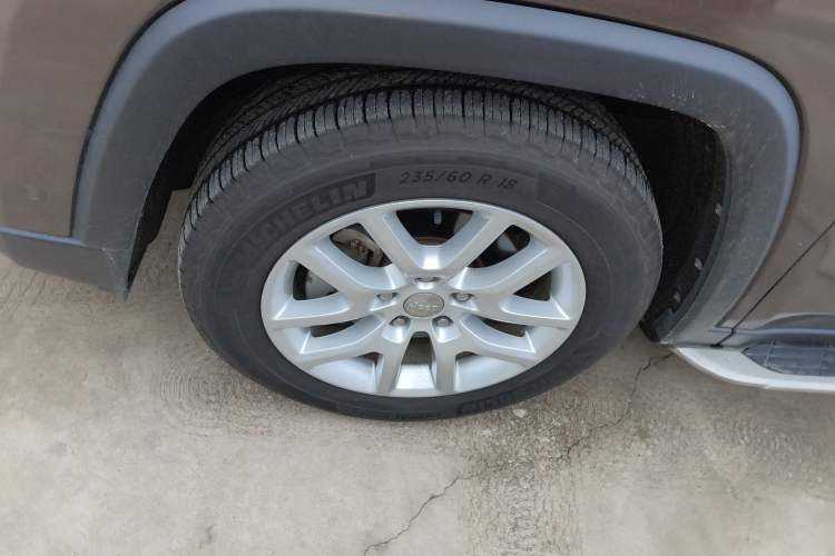 Used  Commander 2018 2.0T Two-Wheel Drive Enjoy Edition China V
