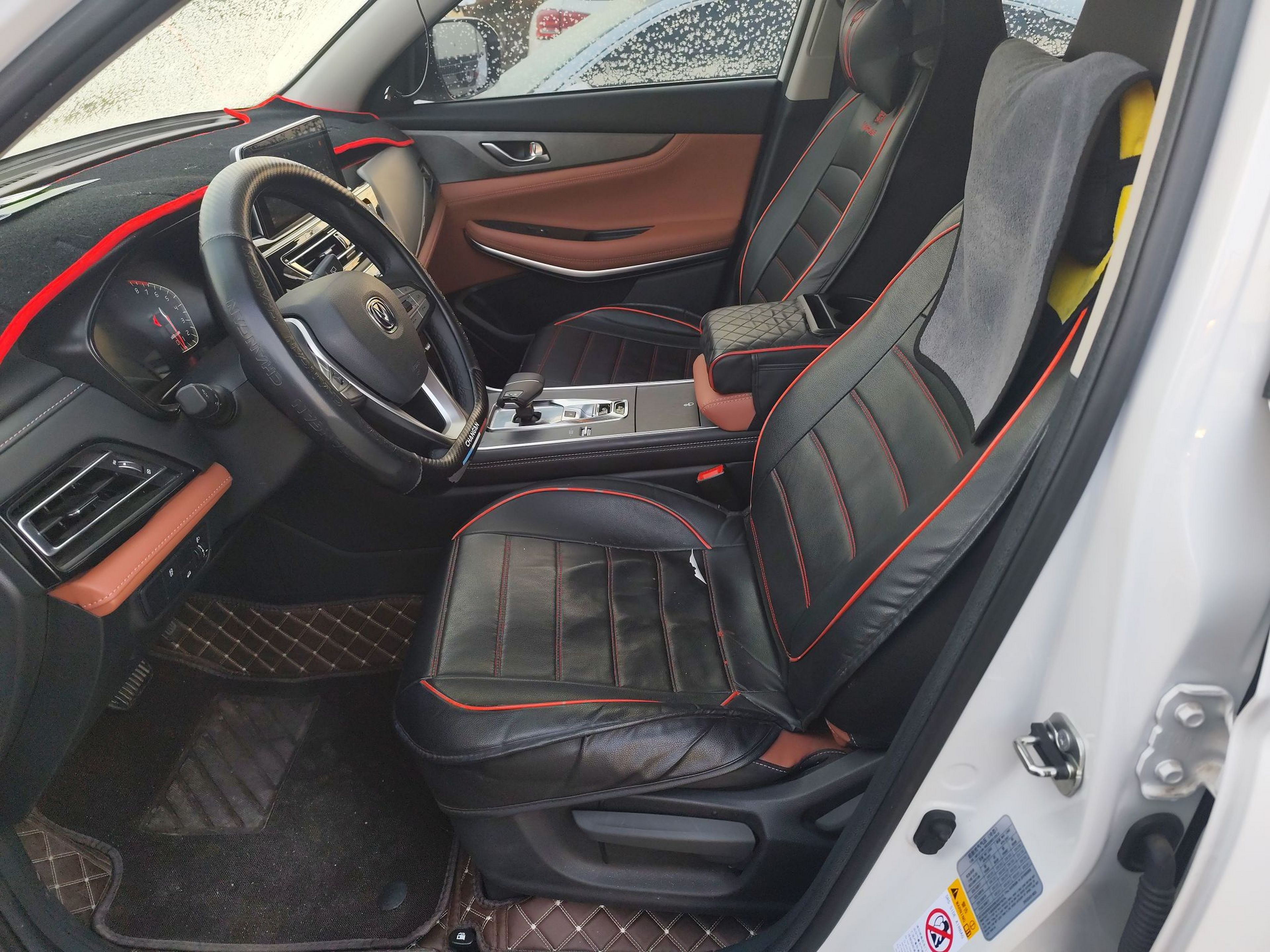 Переднее сиденье в автомобиле