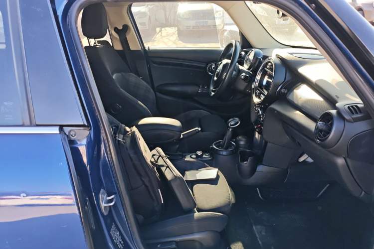 Used  MINI 2016 1.5T COOPER Five-Door Edition
