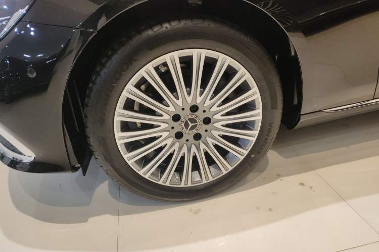 Used Mercedes-Benz E-Class 2023 Updated E 300 L Fashion Edition
