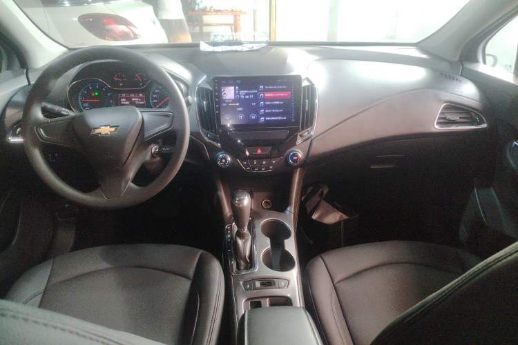 Used Chevrolet Cruze 2017 1.5L Hatchback Automatic Pioneer Sunroof Edition
