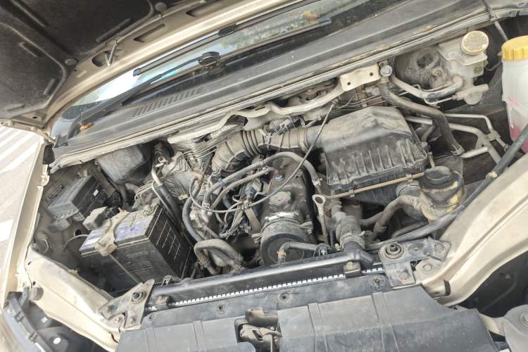 Used FORTHING Lingzhi 2016 V3 1.5L 7-Seater Luxury Model China IV Standard
