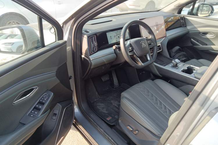 Used BYD Song L DM-i 2025 Intelligent Driving Version 160 km Beyond-Range Type
