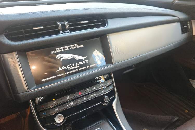 Used Jaguar XFL 2018 XFL 2.0T 250 PS Premium Edition
