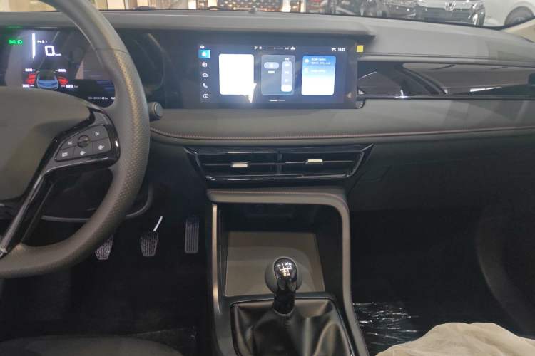 Used Roewe i5 2023 1.5L Manual Comfort Edition
