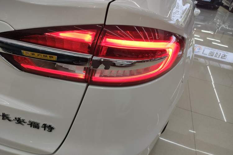 Used Ford Mondeo New Energy 2018 2.0 PHEV Smart-Controlled Fashion Edition China VI Standard