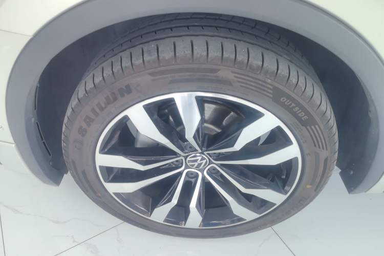 Used Volkswagen Tiguan L 2021 330TSI Automatic Two-Wheel Drive R-Line Enhanced Edition
