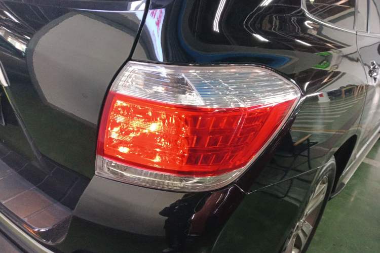 Used Toyota Highlander 2012 2.7L Two-Wheel Drive 7-Seater Luxury Edition
