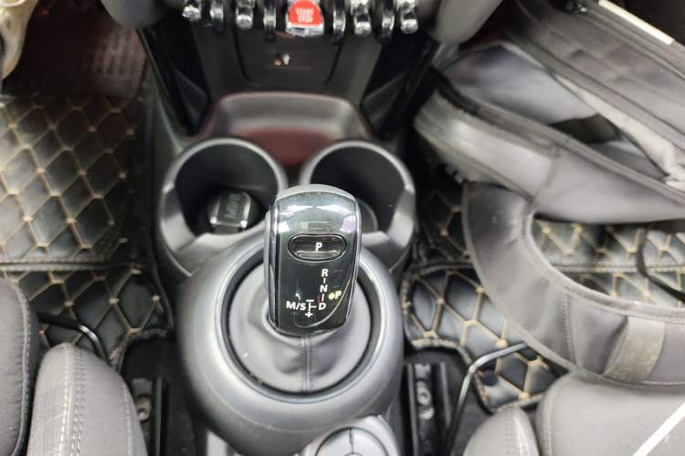 Used  MINI 2018 1.5T COOPER Classic Edition Five-Door Version