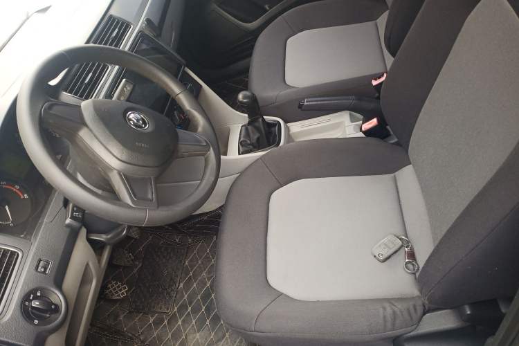 Used Skoda Rapid 2016 1.6L Manual Front-Wheel-Drive Version
