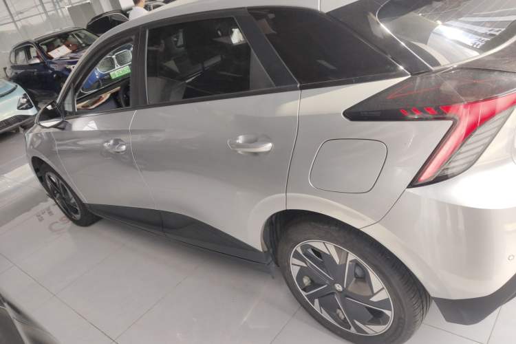 Used MG 4 EV 2023 415 km Range Sea-Faring Champion Edition
