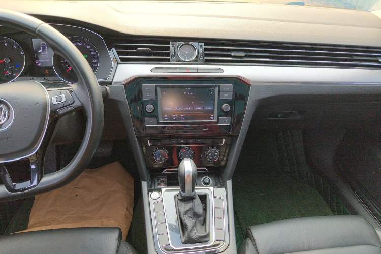 Used Volkswagen Magotan 2018 330TSI DSG Advanced Model
