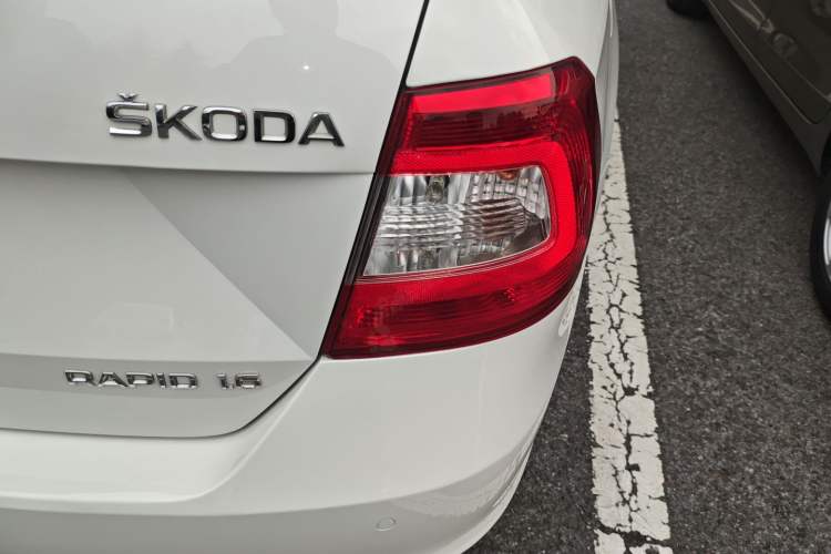 Used Skoda Rapid 2013 1.6L Automatic Smart Selection Model
