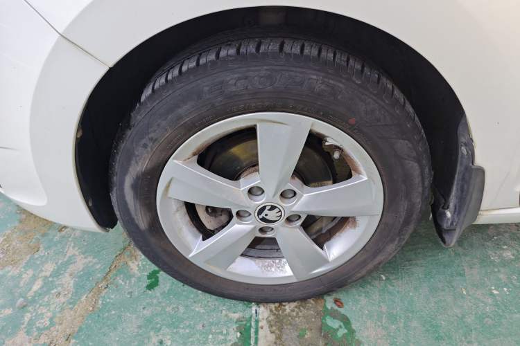 Used Skoda Rapid Spaceback 2016 Revised 1.6L Automatic Chuanxing Version
