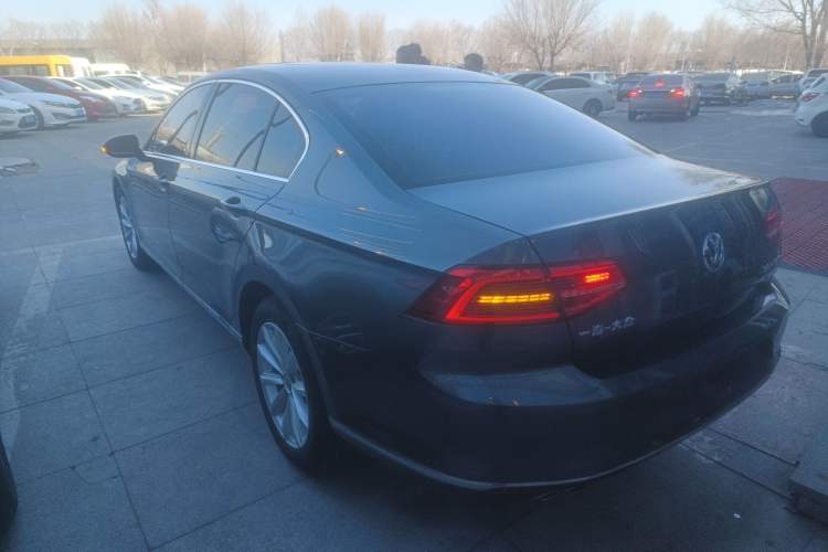 Used Volkswagen Magotan 2017 330TSI DSG Leading Model
