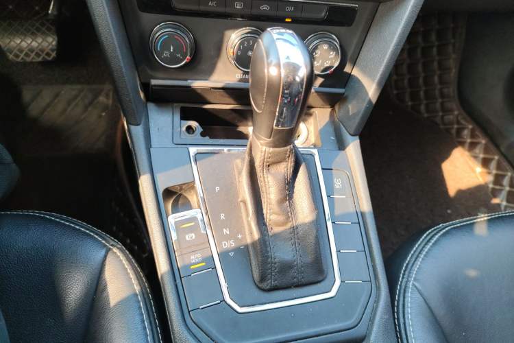 Used Volkswagen Lamando 2015 230TSI DSG Fashion Edition
