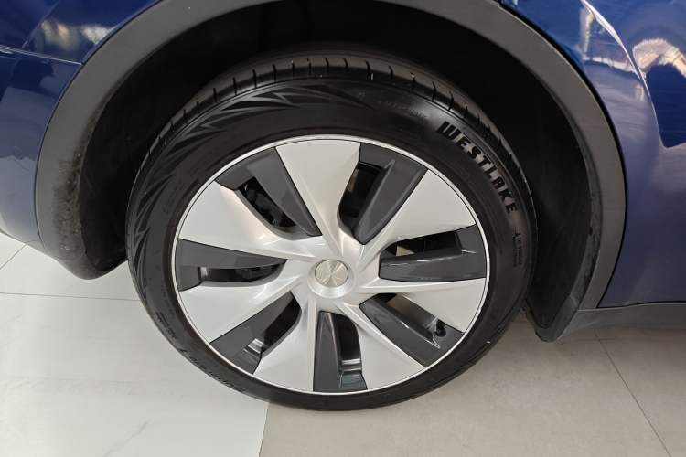 Used Tesla Model Y 2021 Long-Range All-Wheel-Drive Version 3D7