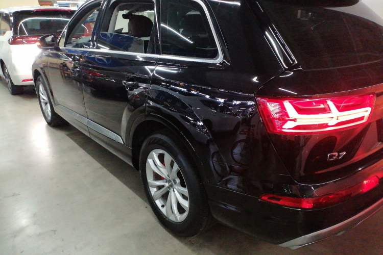 Used Audi Q7 2019 45 TFSI Comfort Model
