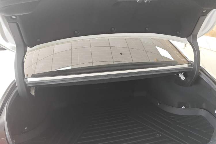 Used Lexus ES 2020 300h Deluxe Edition
