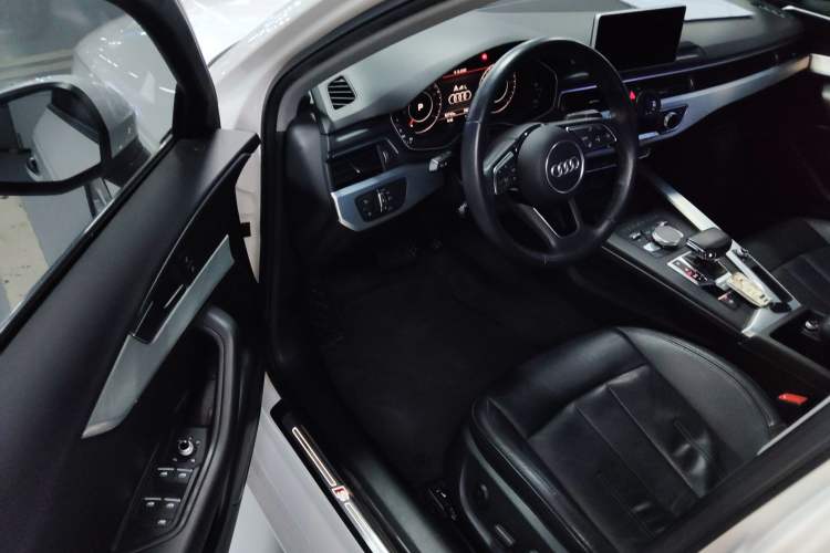 Used Audi A4L 2018 30th Anniversary Edition 40 TFSI Fashion Model
