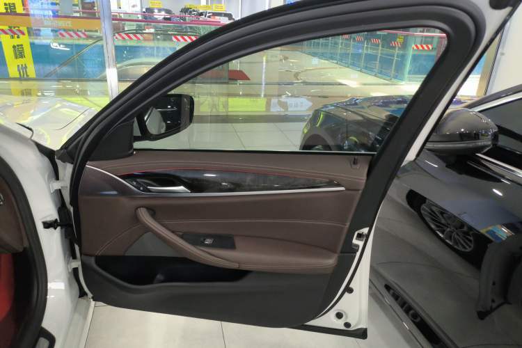 Used BMW 5 Series 2021 525Li Luxury Package
