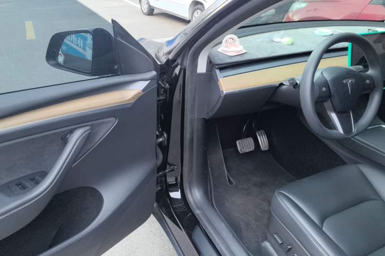 Used Tesla Model Y 2021 Long-Range All-Wheel-Drive Version